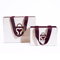 Impression personnalisée logo emballage vêtements cadeau sac shopping sacs et étiquettes en papier blanc avec votre propre logo recyclable