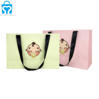 Sac cadeau artisanal design personnalisé pas cher shopping emballage de luxe sacs en papier emballage avec logo et poignée pour les affaires de vêtements