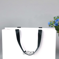 Corde plate semi-automatique blanc marque de luxe ruban poignée boutique artisanat shopping fourre-tout sac en papier sacs d'emballage de cheveux avec logo