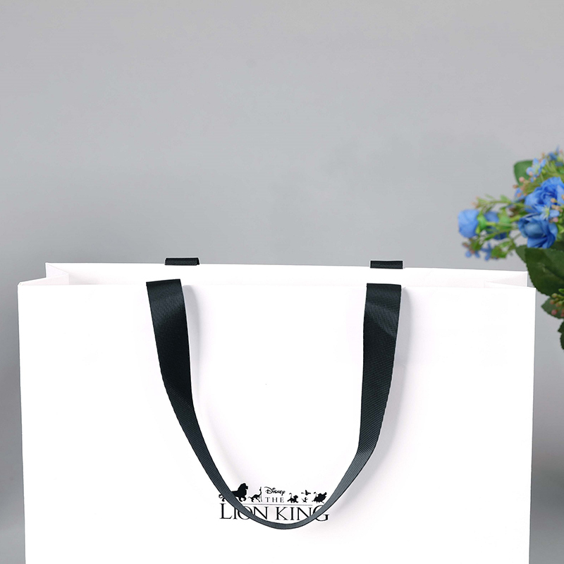 Corde plate semi-automatique blanc marque de luxe ruban poignée boutique artisanat shopping fourre-tout sac en papier sacs d'emballage de cheveux avec logo