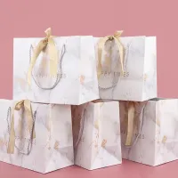 Lüks kozmetik mücevher ambalajı kahverengi kraft el işi kağıdı alışveriş hediye keseleri, özel logolar ile şerit halatlı kağıt torba kolu