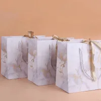 Lüks kozmetik mücevher ambalajı kahverengi kraft el işi kağıdı alışveriş hediye keseleri, özel logolar ile şerit halatlı kağıt torba kolu