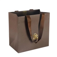 Nouveau produit couleur personnalisée papier d'art de luxe petit t-shirt sac à provisions sac cadeau brun avec poignée de ruban logo pour épicerie