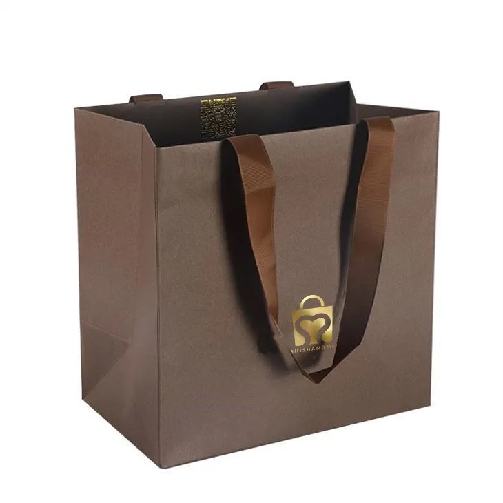 Nouveau produit couleur personnalisée papier d'art de luxe petit t-shirt sac à provisions sac cadeau brun avec poignée de ruban logo pour épicerie