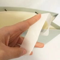 Sacs en papier d'emballage cadeau gris réutilisables personnalisés et boîte pour vêtements de bijoux avec poignée en ruban imprimé logo