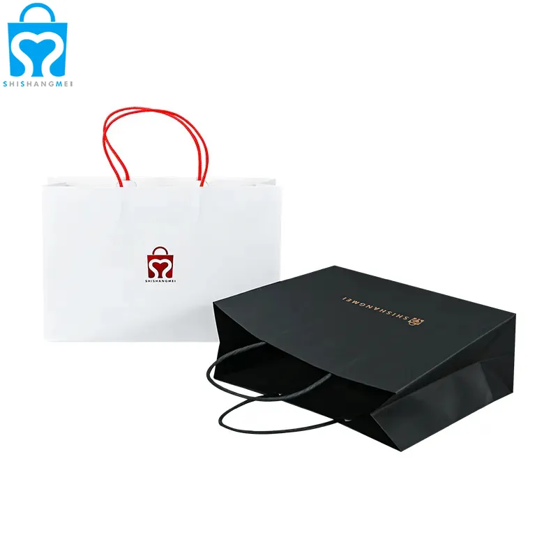 Sac en papier commercial de luxe personnalisé avec sac cadeau logo chaussures noires blanches et sac fourre-tout en papier kraft pour les petites entreprises