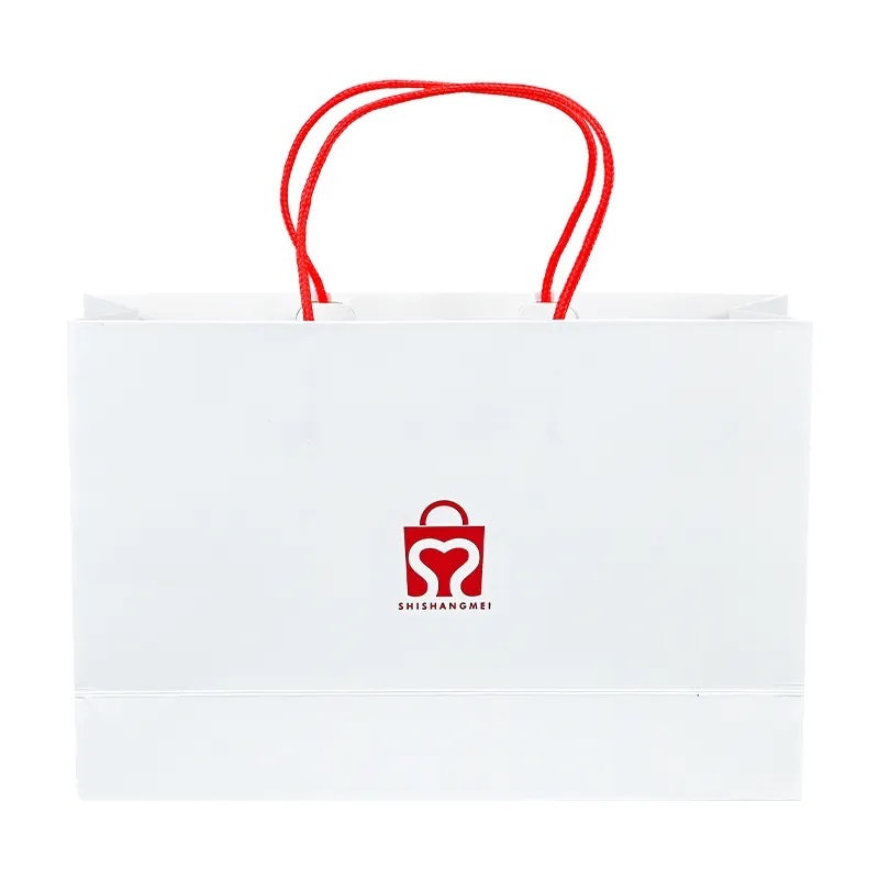Sac en papier commercial de luxe personnalisé avec sac cadeau logo chaussures noires blanches et sac fourre-tout en papier kraft pour les petites entreprises