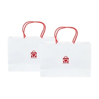 Sac en papier commercial de luxe personnalisé avec sac cadeau logo chaussures noires blanches et sac fourre-tout en papier kraft pour les petites entreprises