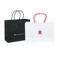 Sac en papier commercial de luxe personnalisé avec sac cadeau logo chaussures noires blanches et sac fourre-tout en papier kraft pour les petites entreprises