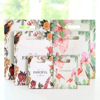 Emballage artisanal enveloppe cosmétique shopping sac en papier cadeau avec impression personnalisée et logo avec poignée découpée joint adhésif