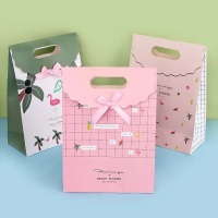 Wholesale price Luxury Craft shopping kids gift perfume cosmetics hair packaging paper bag with logo with die cut handle