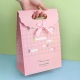 Prix ​​de gros artisanat de luxe shopping enfants cadeau parfum cosmétiques cheveux emballage sac en papier avec logo avec poignée découpée