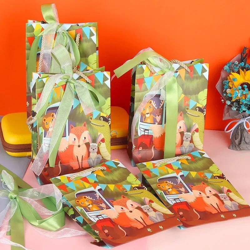 Luxury shopping newest small packing paper bag cute bear cartoon paper with custom logo kids gift package bag manufacturer