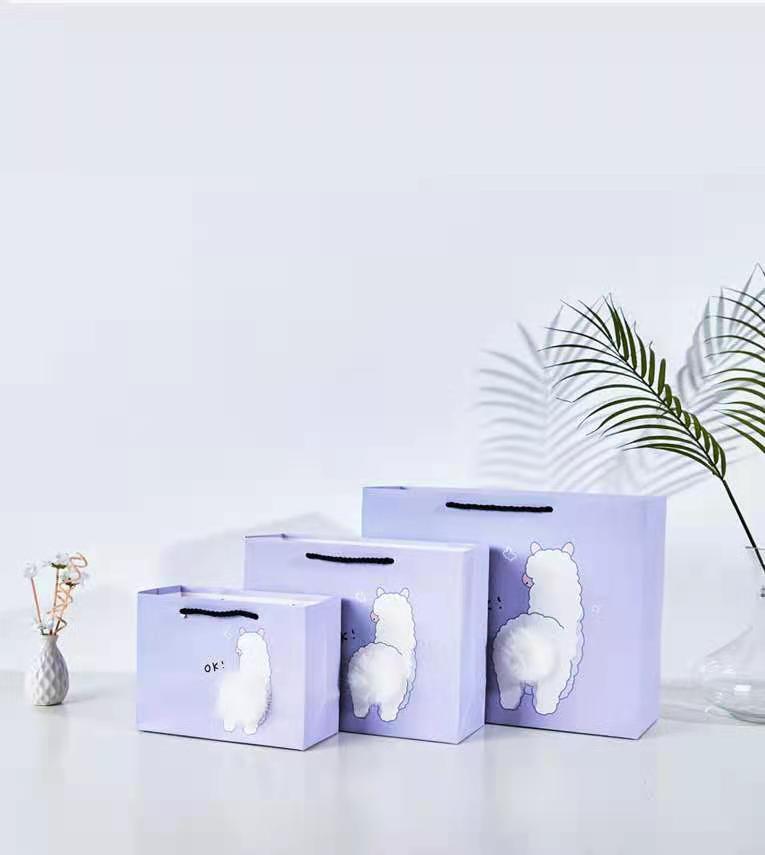 Fantaisie Furry personnalisé dessin animé logo mignon artisanat enfants cadeau shopping sac en papier avec votre propre logo pour l'anniversaire de noël d'épicerie