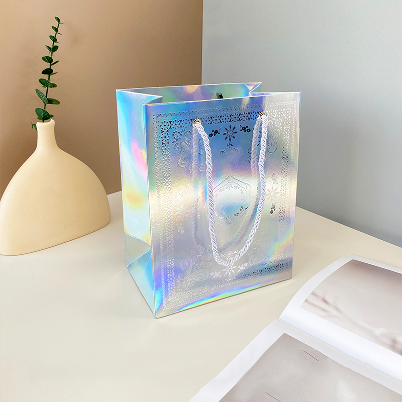 Zanaat altın parlak giyim alışveriş lazer yıkanabilir whater dayanıklı paket servisi olan restoran parlak kuşe kağıt tote çanta kozmetik ayakkabı için