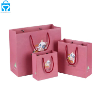 Altın tedarikçisi güzel ucuz teşekkür ederim kuşe kağıt hediye alışveriş çantaları takı kozmetik ambalaj için kendi kabartmalı logonuzla