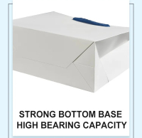 Düz karton ambalaj beyaz lüks kuşe kağıt saplı kişiselleştirilmiş beyaz hediye bakkal kağıt butik için alışveriş poşetleri