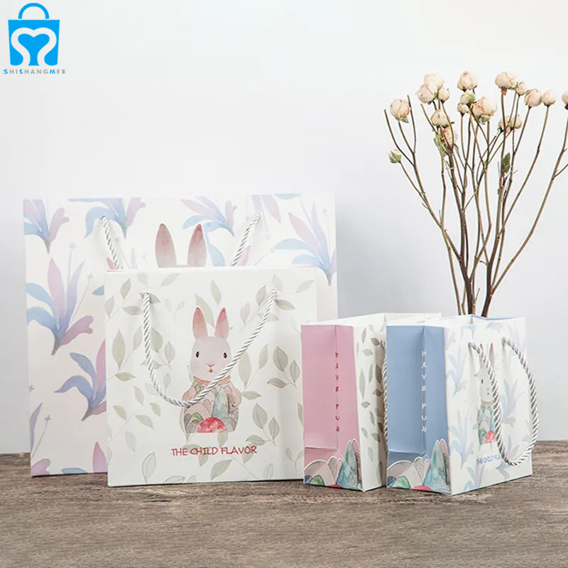 Personnalisé écologique beauté luxe fanny mignon ours lapin cadeau vêtement papier sacs à provisions logo impression pour vêtement boutique