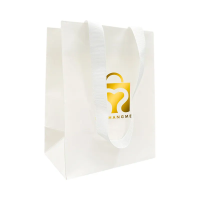 Personnalisé personnalisé eco sublimation blanc carton bijoux papier cadeau sacs à provisions avec ruban gérer votre propre logo de feuille d'or