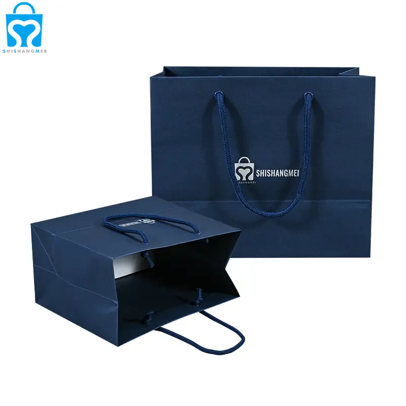 Feuille métallique de luxe réutilisable estampage promotionnel bleu marine bijoux emballage shopping sacs-cadeaux en papier