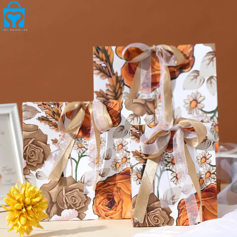 Personnalisé de luxe marron artisanat bouton pression montre cadeau aiguille feutre bijoux shopping grand sac cadeau en papier avec ruban arc votre propre logo