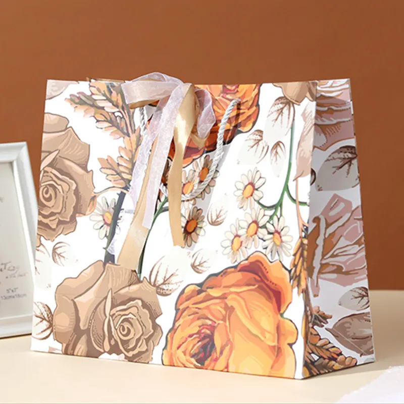 Personnalisé de luxe marron artisanat bouton pression montre cadeau aiguille feutre bijoux shopping grand sac cadeau en papier avec ruban arc votre propre logo