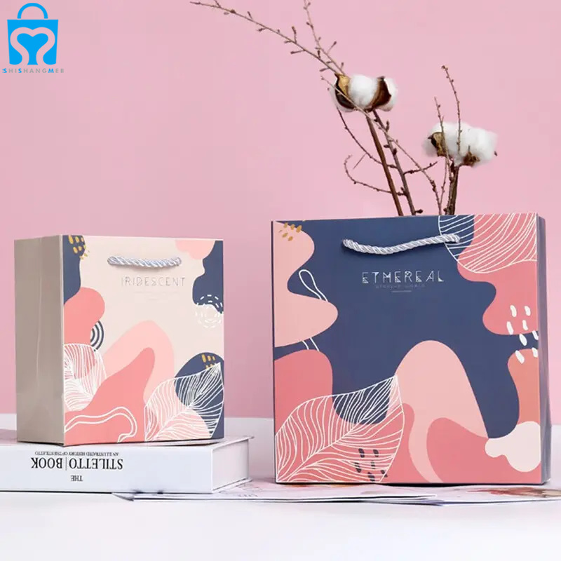 Sacs d'emballage en papier de qualité supérieure biodégradables personnalisés pour l'obtention du diplôme d'artisanat de luxe avec votre propre logo et poignées