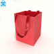 Bolsas reciclables de papel de compras en relieve de lujo rojas personalizadas con asa de cinta, bolsa de regalo de papel para joyería, embalaje cosmético de boda