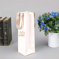 Sacs en papier cadeau fourre-tout en fleur de liqueur de vin laminé blanc