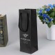 Bolsas de papel de embalaje de compras de cartón de regalo de vino de lámina de oro de aluminio en relieve negro mate