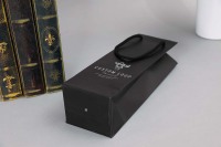 Mat siyah kabartmalı alüminyum altın varak şarap hediye karton alışveriş ambalajı kağıt torbalar