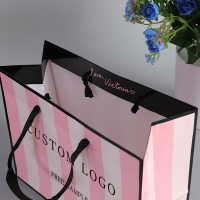 Eco recyclable jetable de haute qualité papeterie personnalisée sac cadeau en papier dur logo personnalisé vêtements chaussures shopping sac en papier