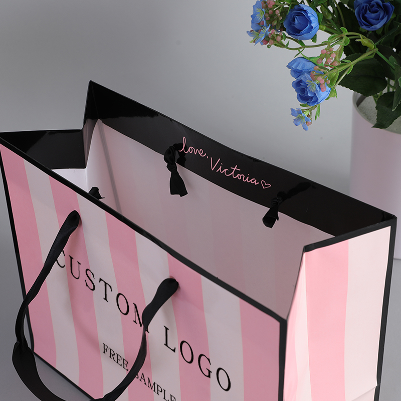 Eco recyclable jetable de haute qualité papeterie personnalisée sac cadeau en papier dur logo personnalisé vêtements chaussures shopping sac en papier