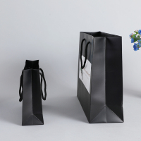 Sacchetti di carta neri da asporto con logo Grandi, resistenti e impermeabili