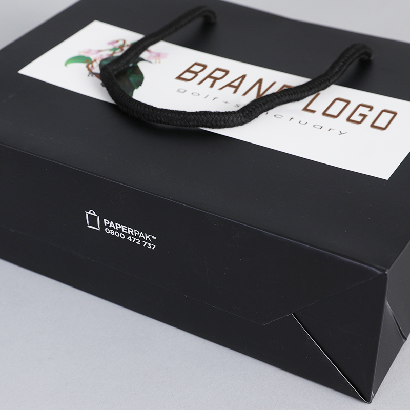 Sacchetti di carta neri da asporto con logo Grandi, resistenti e impermeabili