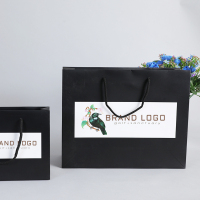 Sacchetti di carta neri da asporto con logo Grandi, resistenti e impermeabili