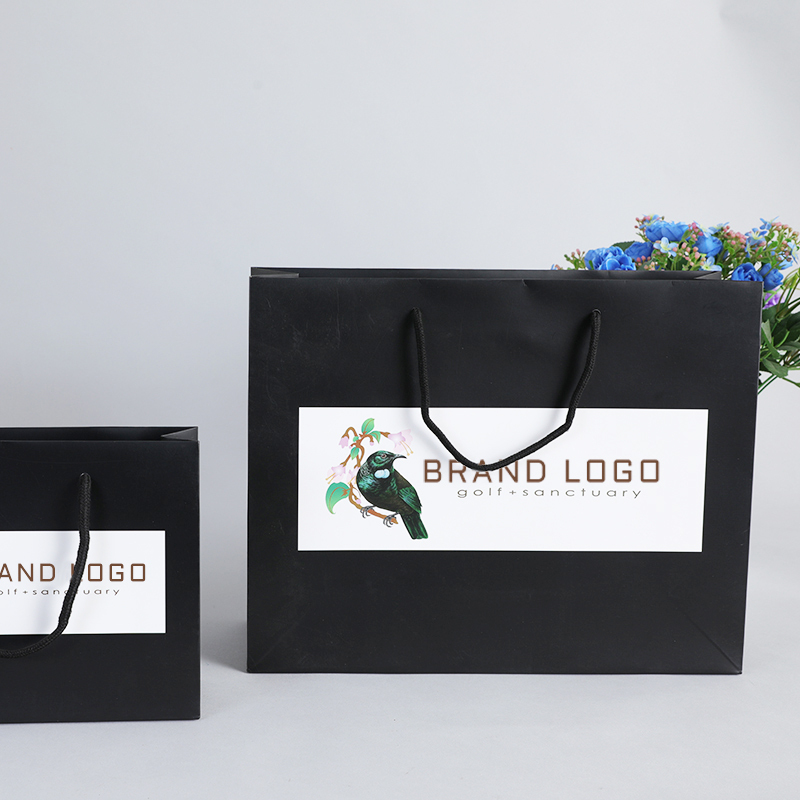 Sacchetti di carta neri da asporto con logo Grandi, resistenti e impermeabili