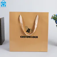Recyclable haut de gamme doux laminage embross logo produit de luxe brun artisanat petit shopping papier cadeau sacs ruban poignées