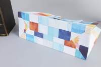 Chine sac en papier personnalisé grand cadeau d'artisanat couleur plaid en vrac packag conseil sac papier logo t-shirt sac d'expédition