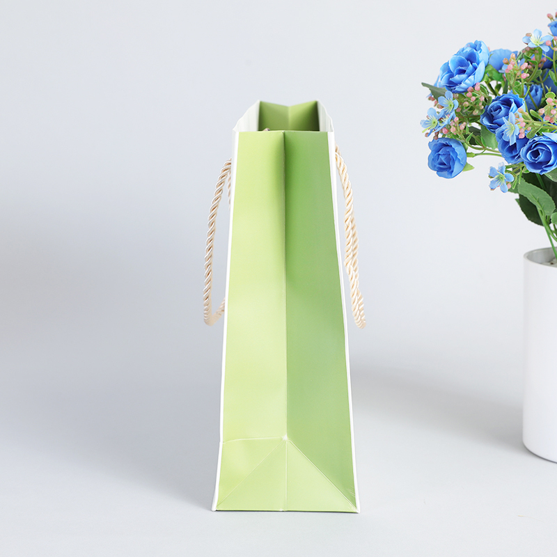 Sac en papier artisanal coco kids party impression poignée de corde torsadée pour l'emballage de shopping