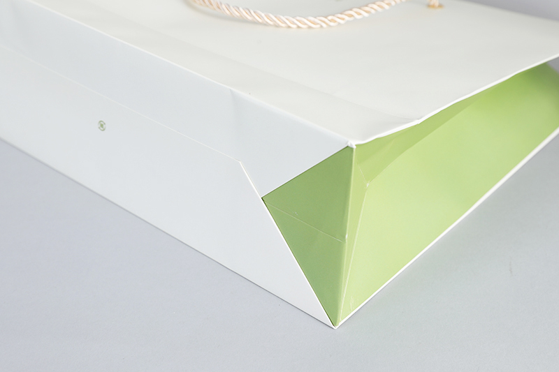 Sac en papier artisanal coco kids party impression poignée de corde torsadée pour l'emballage de shopping