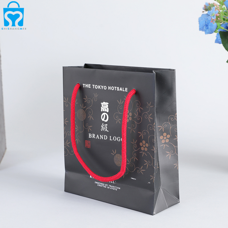 Shopping noir pliant japonais envoyant des sacs en papier artisanal d'emballage de bijoux avec votre logo