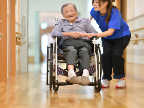 المشاركة في أنشطة دار رعاية المسنين ونشر الدفء