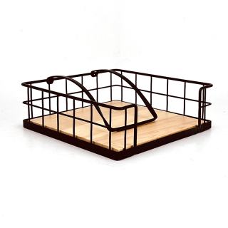 Einfacher rustikaler Serviettenhalter aus Holz