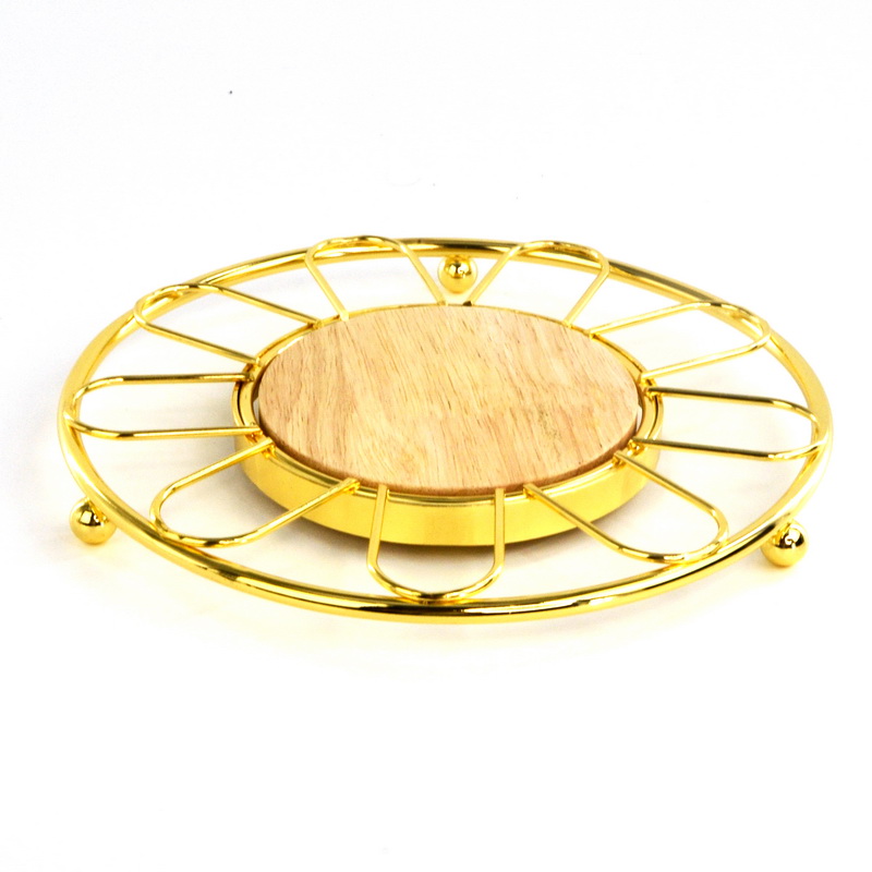 Salvamanteles moderno de madera y latón para placa calefactora