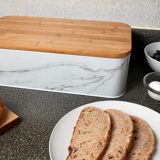 Brotkasten mit Marmoreffekt für Küchenarbeitsplatte