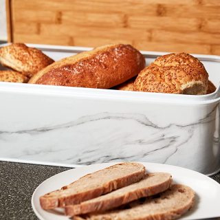 Brotkasten mit Marmoreffekt für Küchenarbeitsplatte