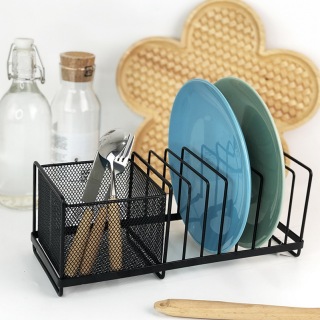 Porte-ustensiles et assiettes en fil de fer noir