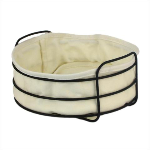 Cesta de frutas y pan de mesa negra