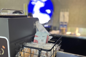 Luckin kávé, ízlésesen stílusos fém tárolókosár